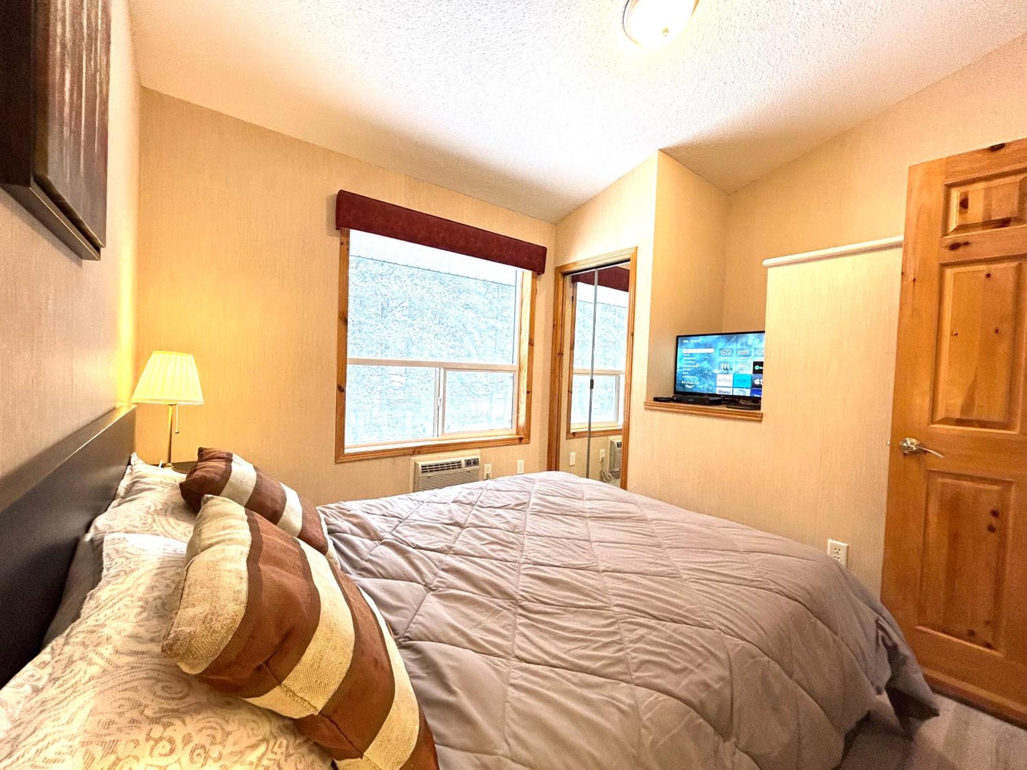 Banff Wood Lodge Кенмор Екстер'єр фото